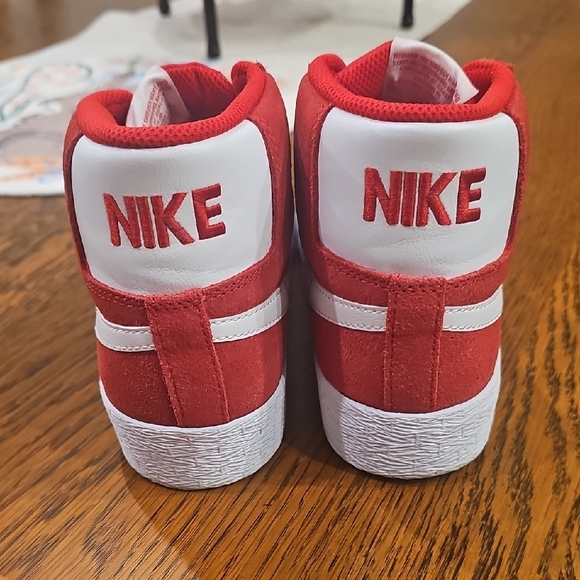 Nike SB Zoom Blaze University Red and White Mid Suede Sneakers - Picture 6 of 7